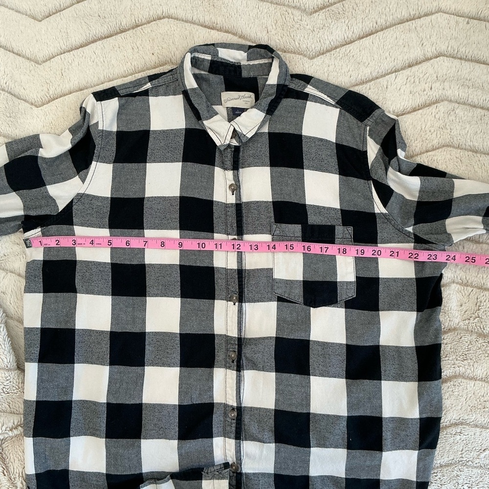 Universal Thread Plaid Long Sleeve Button-Down Shirt in Black/White - Picture 5 of 6
